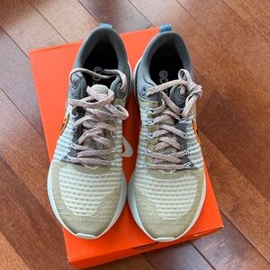 Nike React Infinity Run. 10.5. Light Bone, Sport Spice, Iron Grey, Total Orange